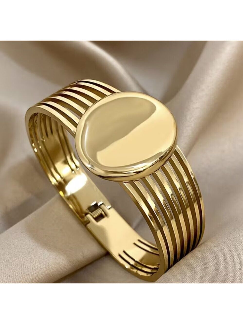 Elegant and Luxurius Thick Spring Bracelets Stainless Steel in 18k Gold Plated